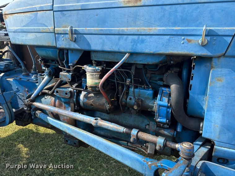 image for item FC4107 1973 Ford 3000 tractor