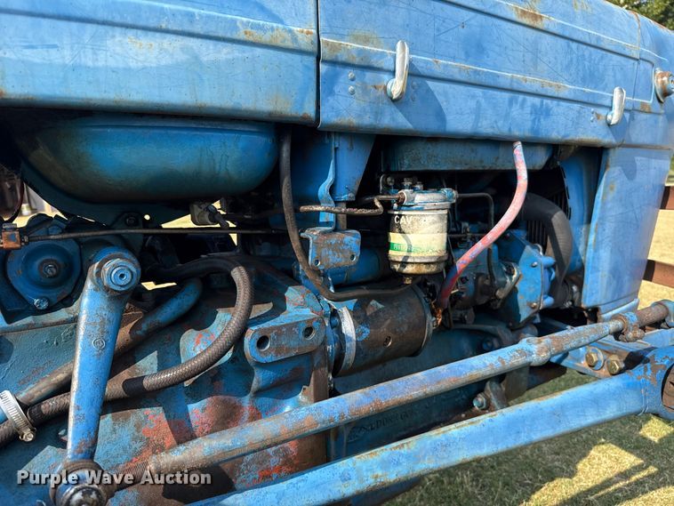 image for item FC4107 1973 Ford 3000 tractor