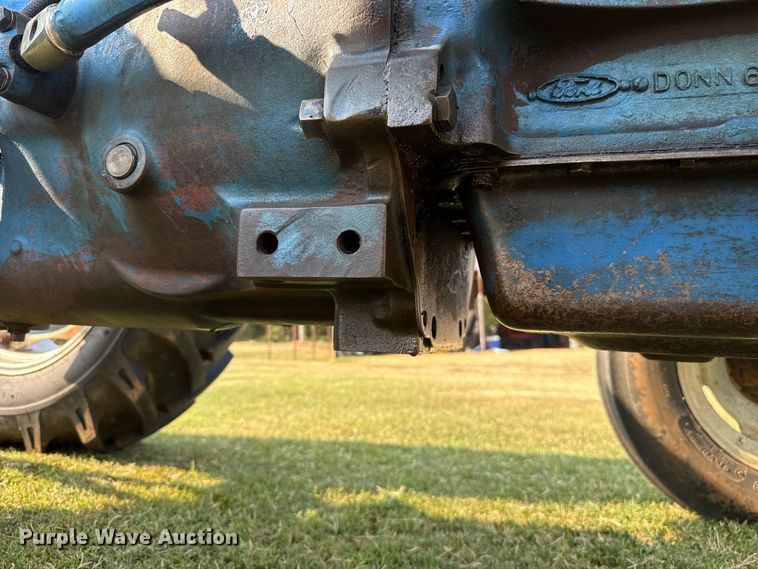 image for item FC4107 1973 Ford 3000 tractor