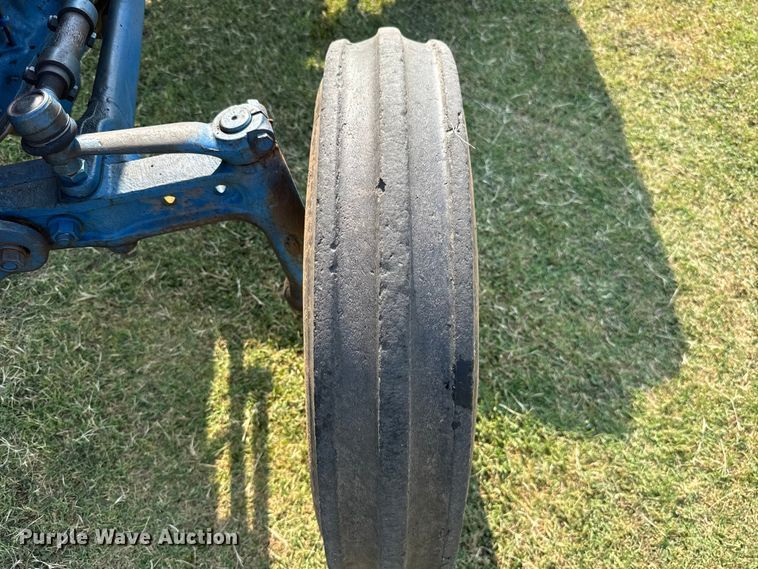 image for item FC4107 1973 Ford 3000 tractor