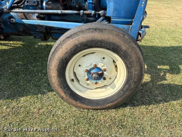 image for item FC4107 1973 Ford 3000 tractor