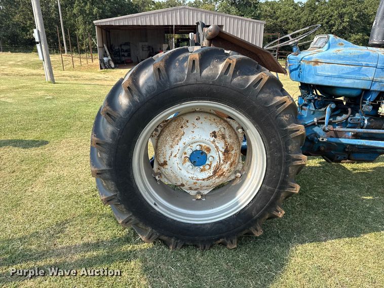 image for item FC4107 1973 Ford 3000 tractor