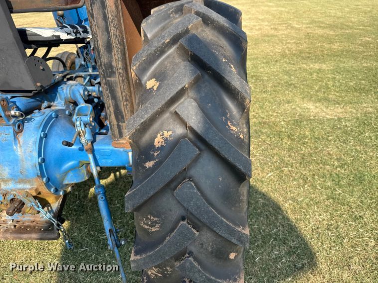 image for item FC4107 1973 Ford 3000 tractor