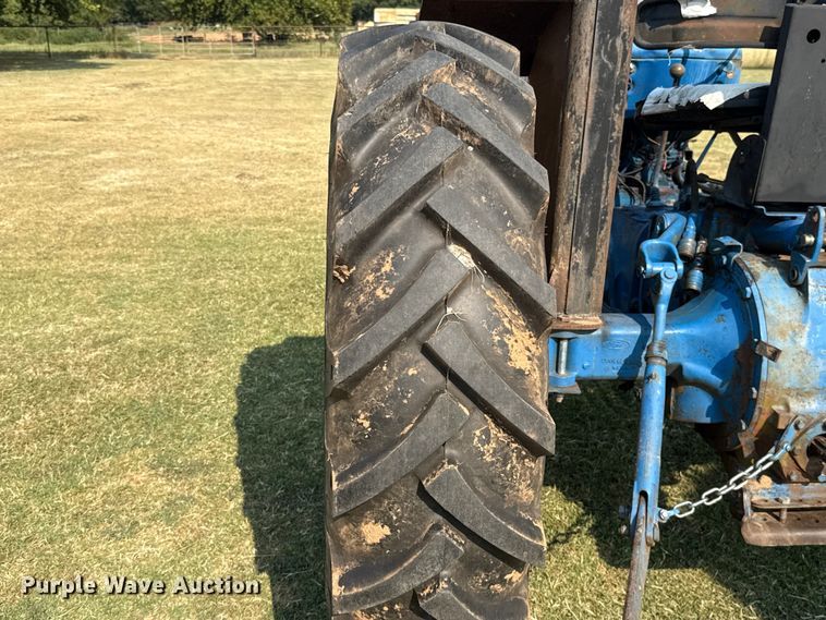 image for item FC4107 1973 Ford 3000 tractor
