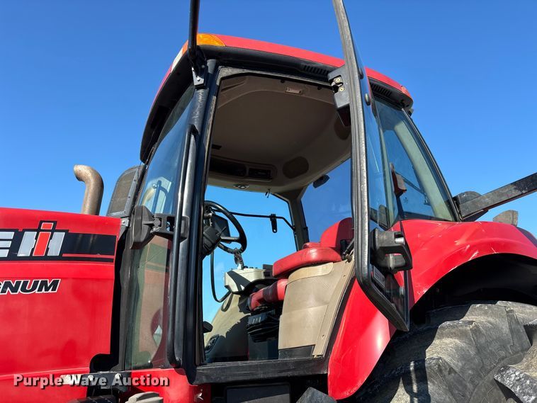 image for item FG0583 2011 Case IH 340 Magnum MFWD tractor