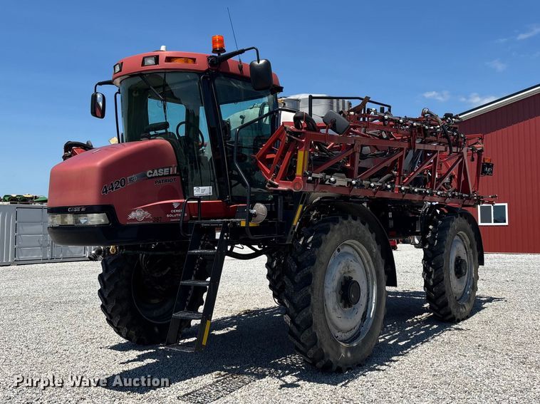 2011 Case IH 4420 Patriot sprayer