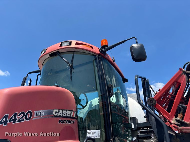 image for item FG0584 2011 Case IH 4420 Patriot sprayer