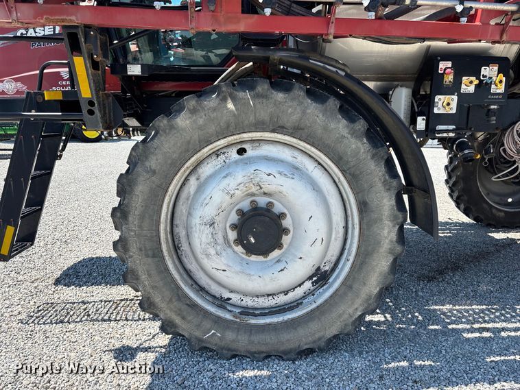 image for item FG0584 2011 Case IH 4420 Patriot sprayer
