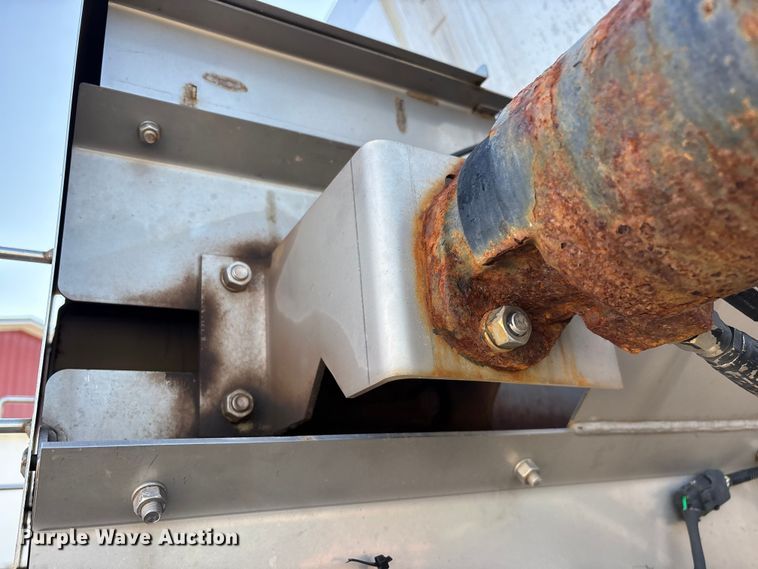 image for item FG0585 2018 John Deere R4045 Dry Fertilizer Applicator