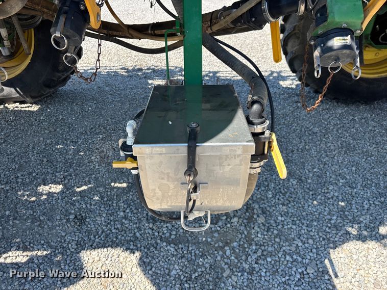 image for item FG0586 2012 John Deere 4940 sprayer