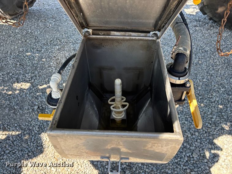image for item FG0586 2012 John Deere 4940 sprayer