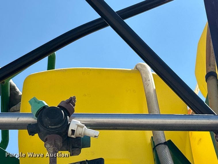 image for item FG0586 2012 John Deere 4940 sprayer