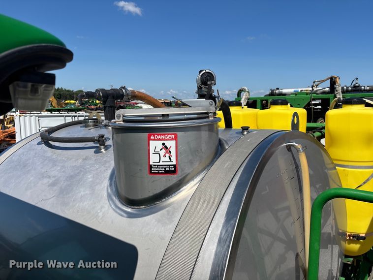image for item FG0586 2012 John Deere 4940 sprayer
