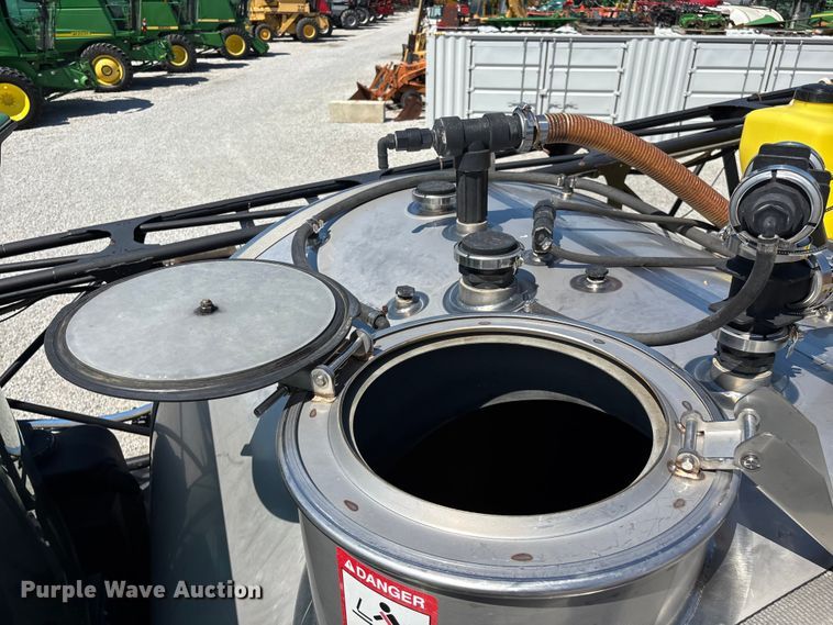 image for item FG0586 2012 John Deere 4940 sprayer