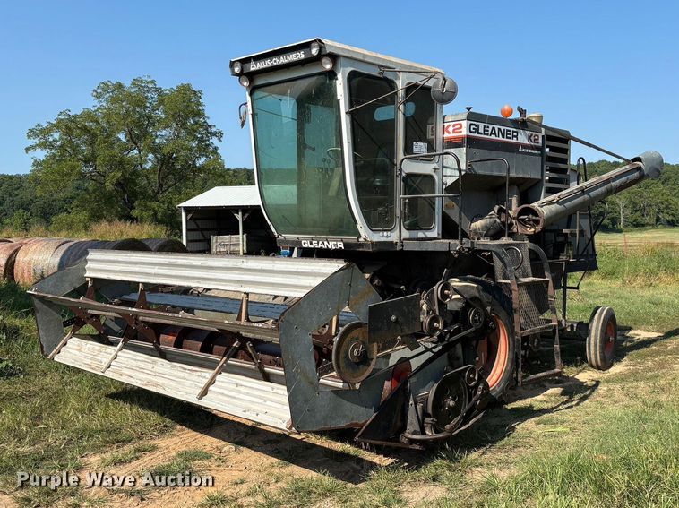 Allis-Chalmers Gleaner K2 Corn-Soybean Special combine