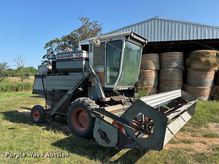 image for item FG0593 Allis-Chalmers Gleaner K2 Corn-Soybean Special combine