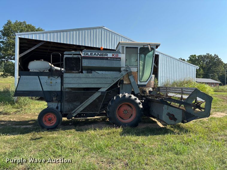 image for item FG0593 Allis-Chalmers Gleaner K2 Corn-Soybean Special combine