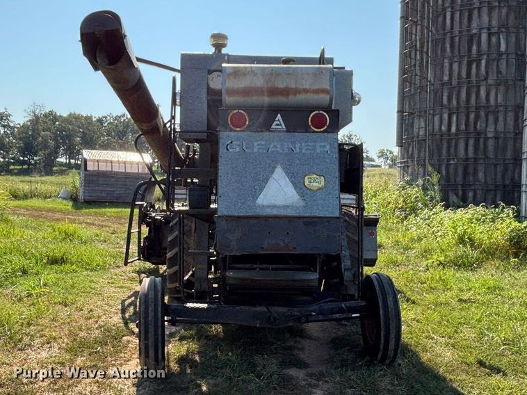 image for item FG0593 Allis-Chalmers Gleaner K2 Corn-Soybean Special combine