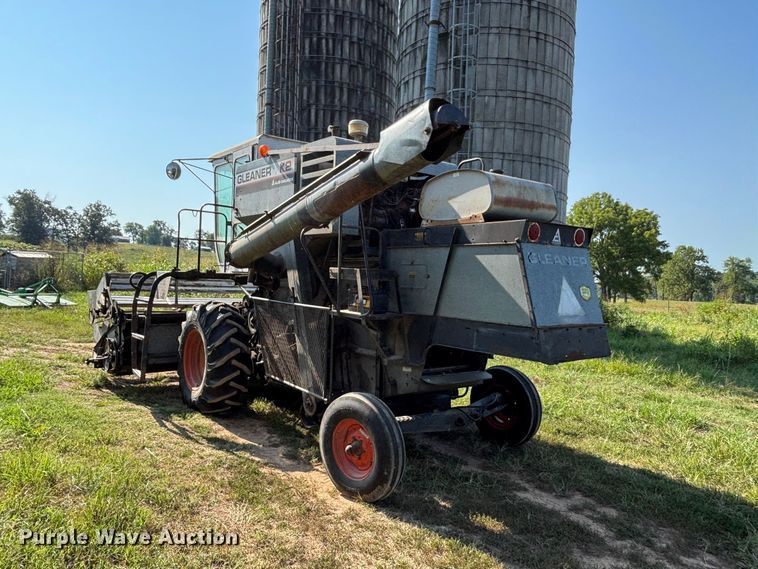 image for item FG0593 Allis-Chalmers Gleaner K2 Corn-Soybean Special combine