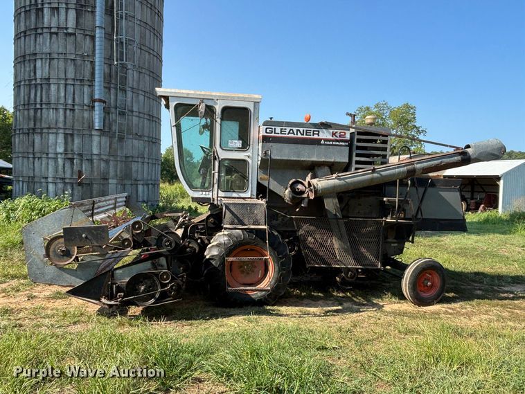 image for item FG0593 Allis-Chalmers Gleaner K2 Corn-Soybean Special combine