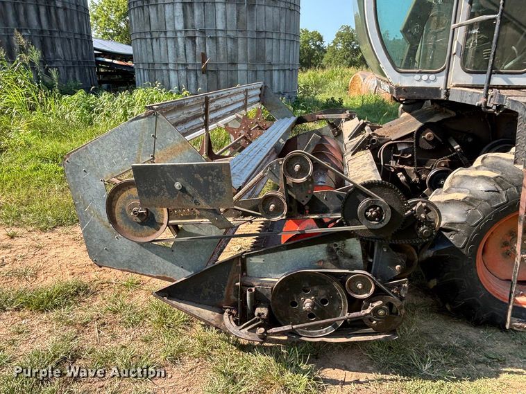 image for item FG0593 Allis-Chalmers Gleaner K2 Corn-Soybean Special combine