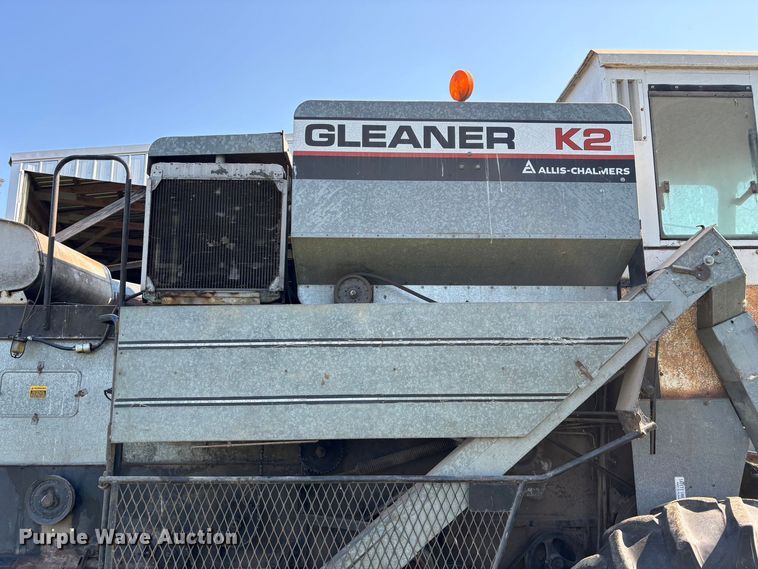 image for item FG0593 Allis-Chalmers Gleaner K2 Corn-Soybean Special combine