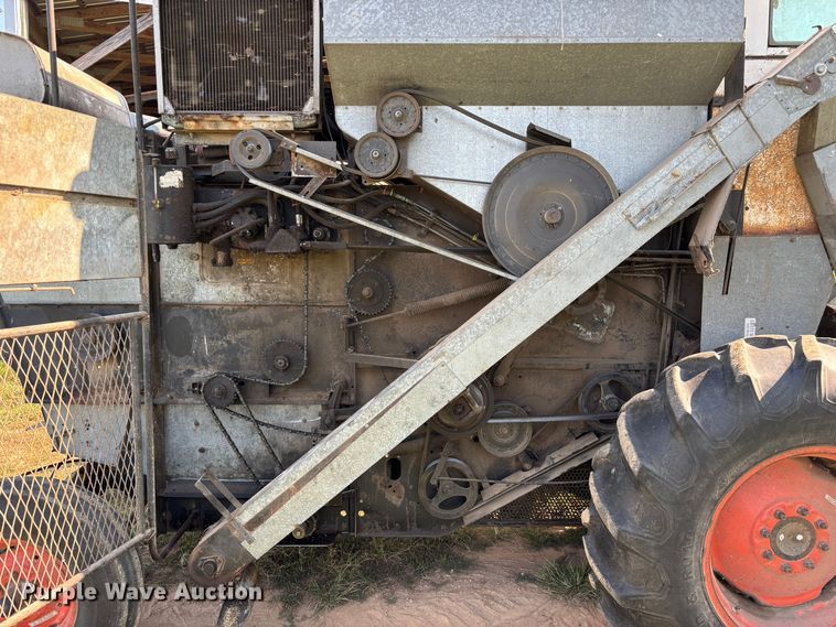 image for item FG0593 Allis-Chalmers Gleaner K2 Corn-Soybean Special combine