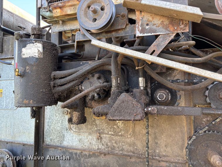 image for item FG0593 Allis-Chalmers Gleaner K2 Corn-Soybean Special combine