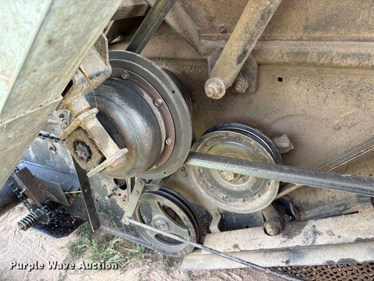image for item FG0593 Allis-Chalmers Gleaner K2 Corn-Soybean Special combine