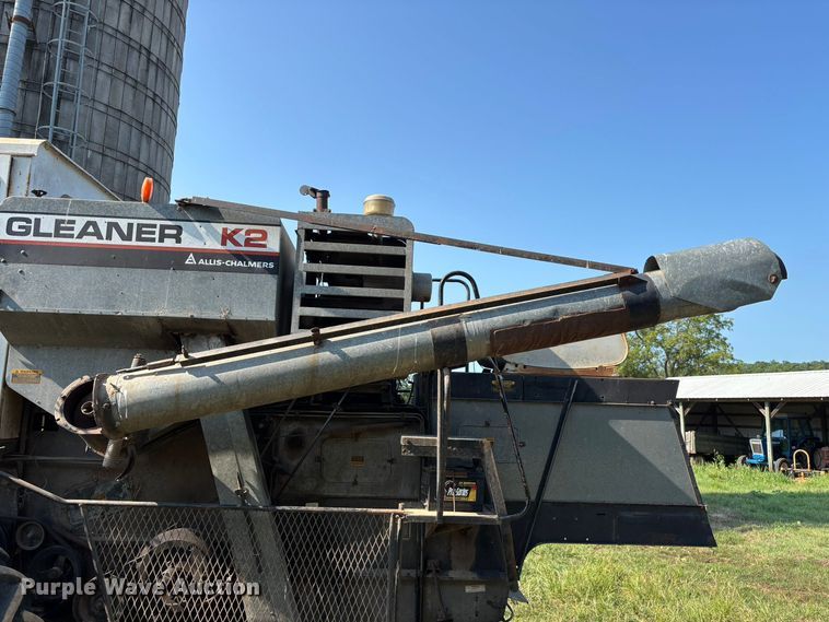 image for item FG0593 Allis-Chalmers Gleaner K2 Corn-Soybean Special combine