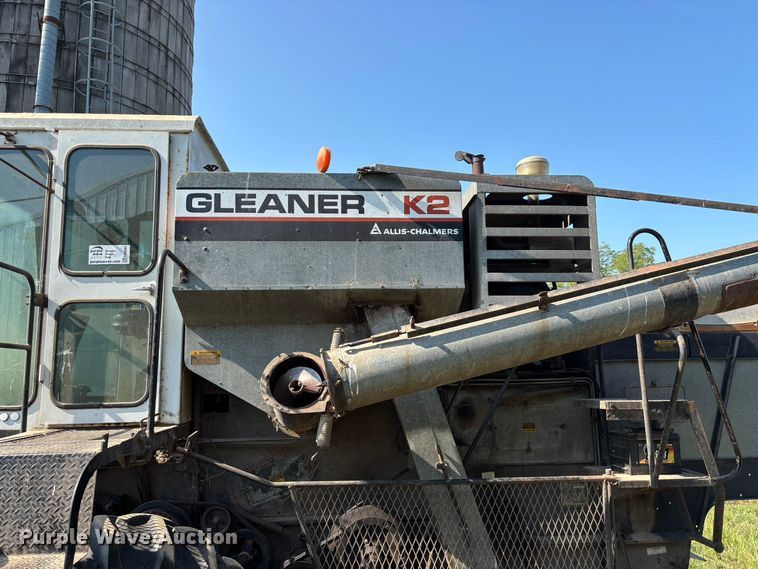 image for item FG0593 Allis-Chalmers Gleaner K2 Corn-Soybean Special combine