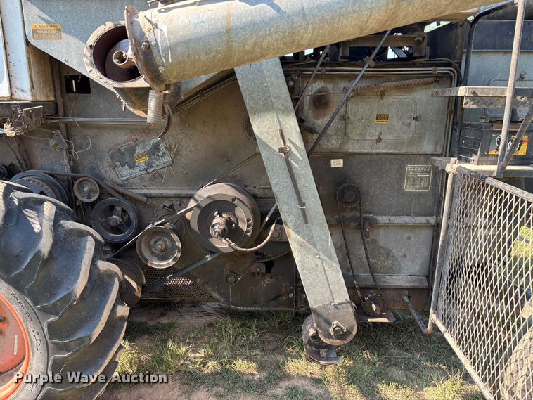 image for item FG0593 Allis-Chalmers Gleaner K2 Corn-Soybean Special combine
