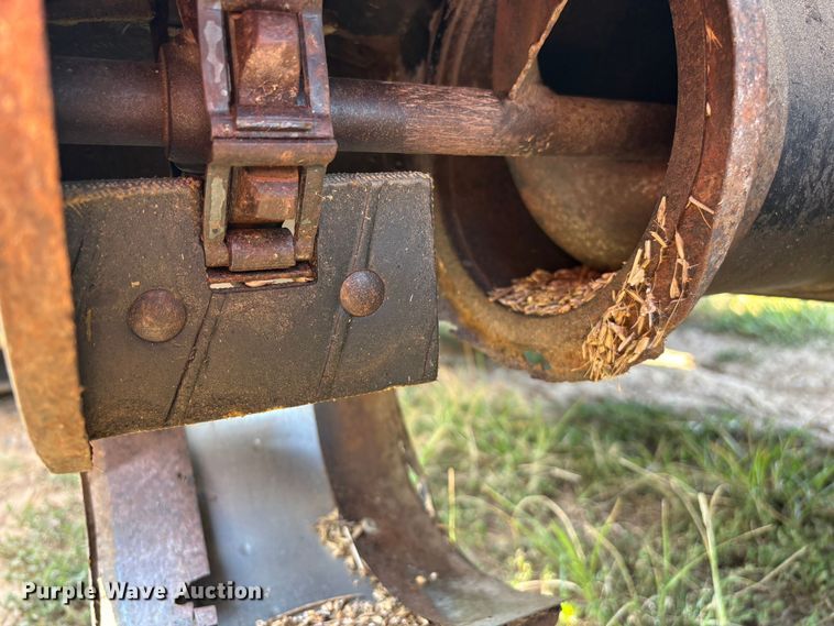 image for item FG0593 Allis-Chalmers Gleaner K2 Corn-Soybean Special combine