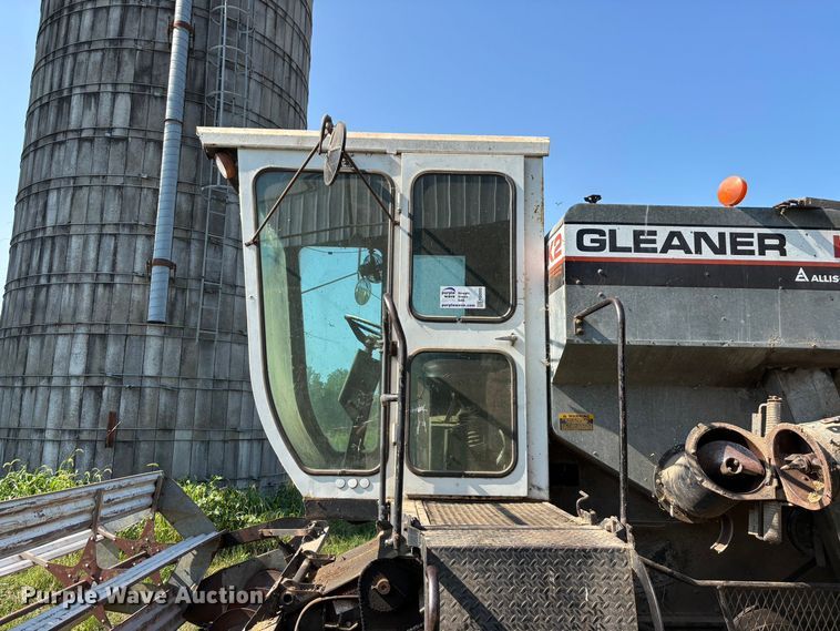 image for item FG0593 Allis-Chalmers Gleaner K2 Corn-Soybean Special combine