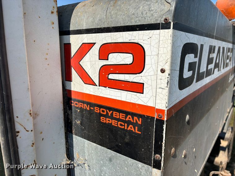 image for item FG0593 Allis-Chalmers Gleaner K2 Corn-Soybean Special combine
