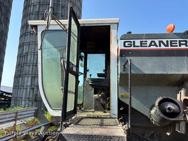 image for item FG0593 Allis-Chalmers Gleaner K2 Corn-Soybean Special combine