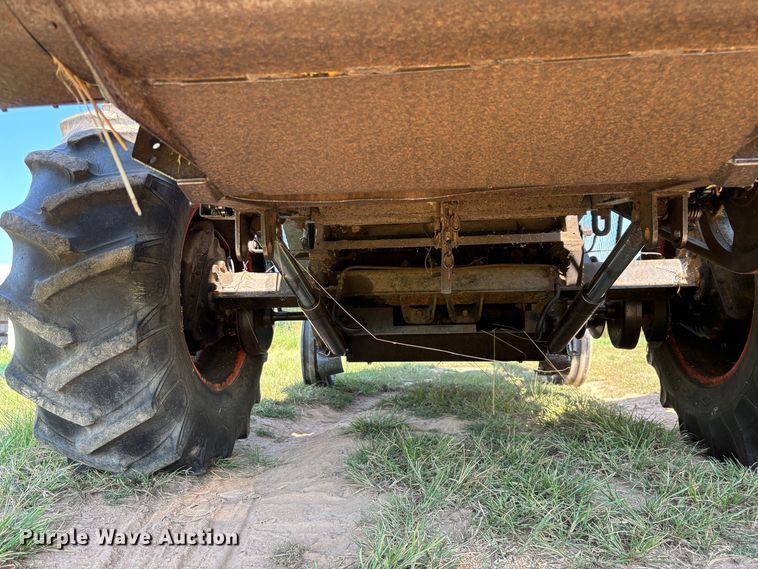 image for item FG0593 Allis-Chalmers Gleaner K2 Corn-Soybean Special combine