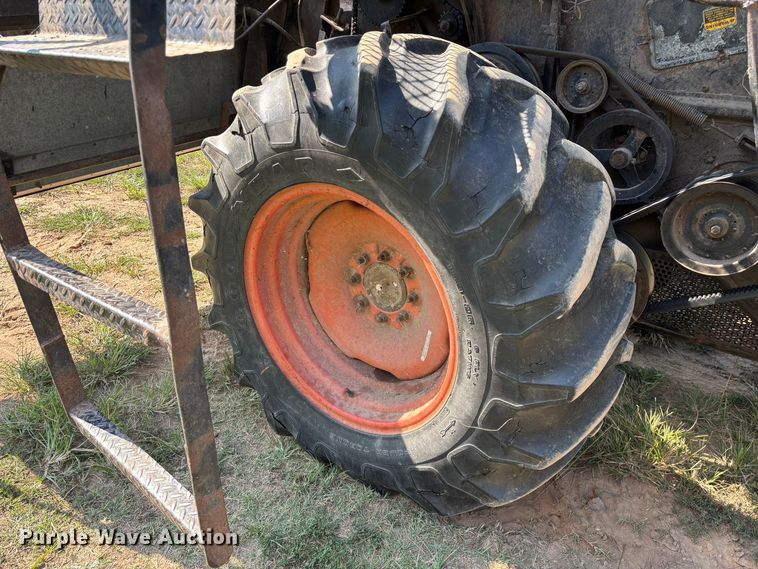 image for item FG0593 Allis-Chalmers Gleaner K2 Corn-Soybean Special combine