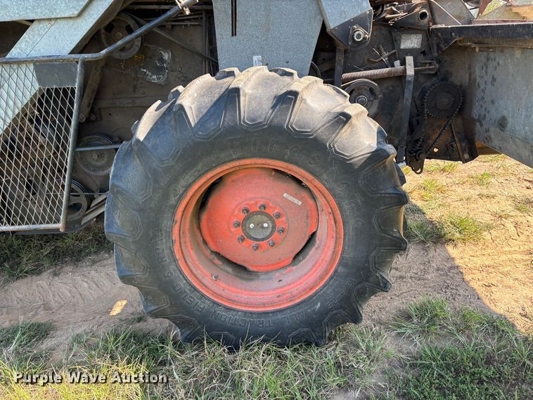 image for item FG0593 Allis-Chalmers Gleaner K2 Corn-Soybean Special combine