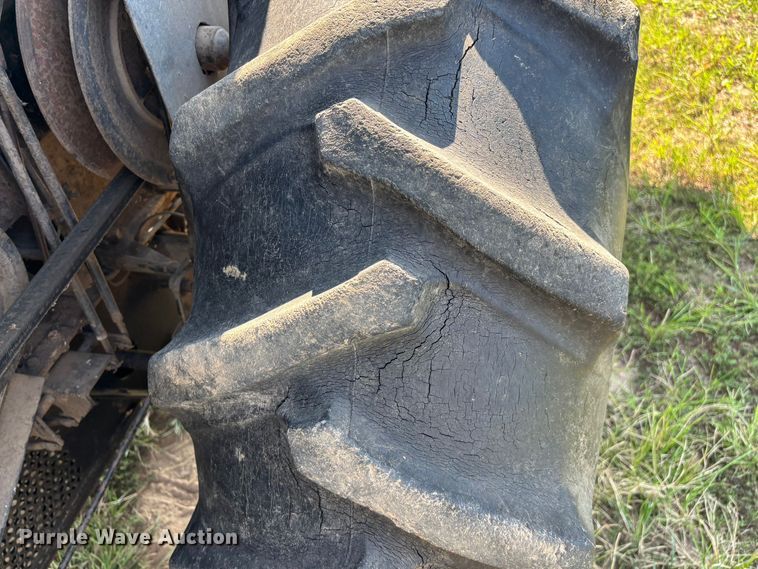 image for item FG0593 Allis-Chalmers Gleaner K2 Corn-Soybean Special combine