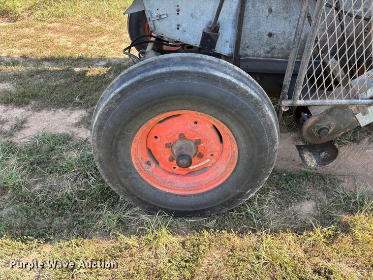 image for item FG0593 Allis-Chalmers Gleaner K2 Corn-Soybean Special combine