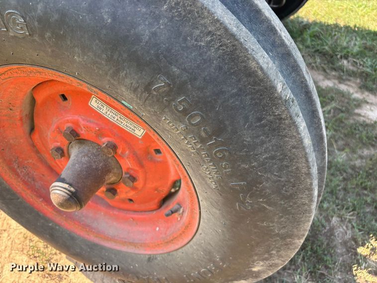 image for item FG0593 Allis-Chalmers Gleaner K2 Corn-Soybean Special combine