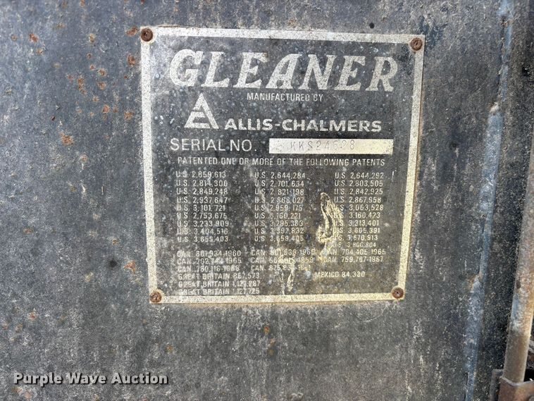 image for item FG0593 Allis-Chalmers Gleaner K2 Corn-Soybean Special combine