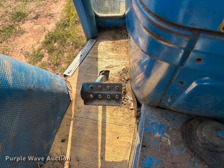 image for item FG0594 1976 Ford 6600 tractor