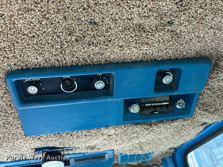image for item FG0594 1976 Ford 6600 tractor