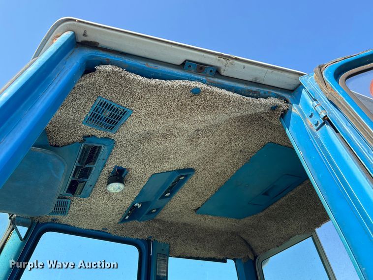 image for item FG0594 1976 Ford 6600 tractor