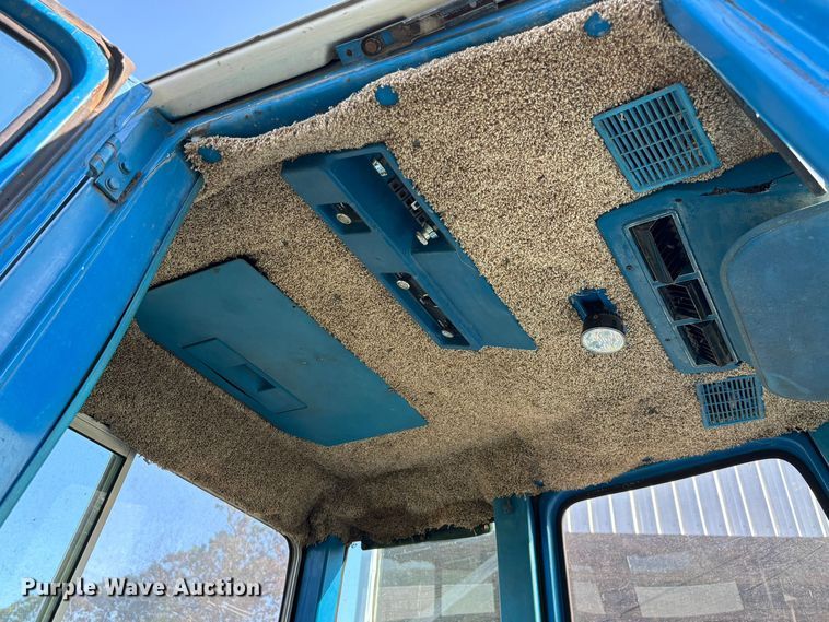 image for item FG0594 1976 Ford 6600 tractor
