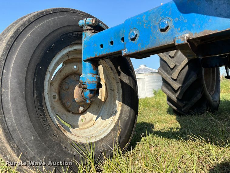 image for item FG0594 1976 Ford 6600 tractor