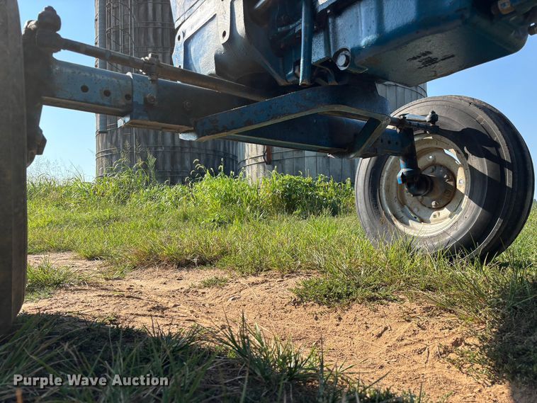 image for item FG0594 1976 Ford 6600 tractor