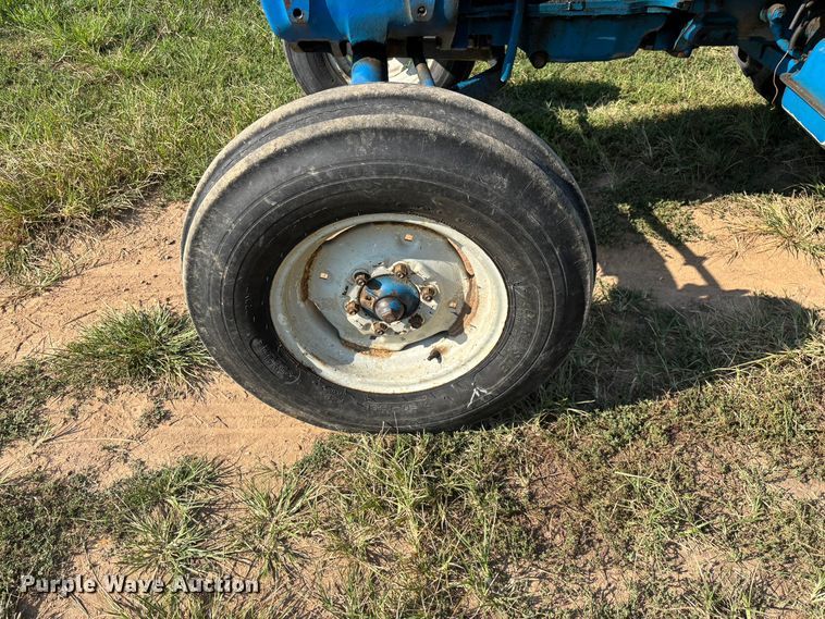 image for item FG0594 1976 Ford 6600 tractor